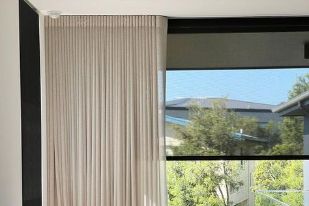 Automatic motorized curtains